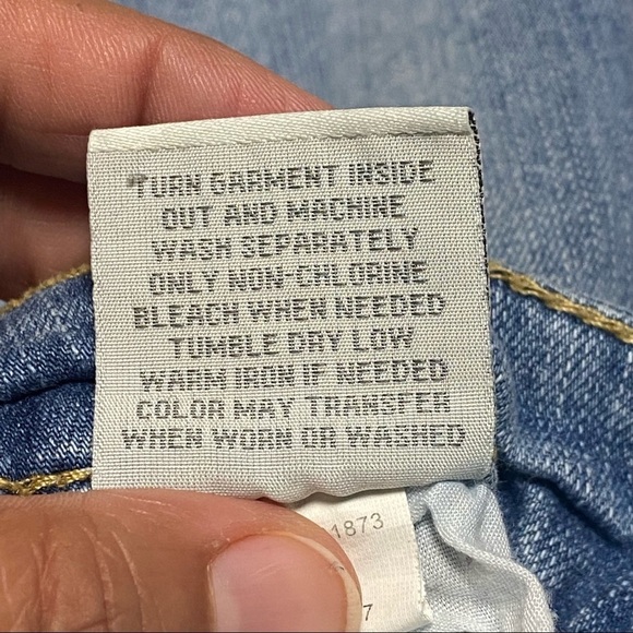 Torrid Blue Jean Mid Rise shorts Size 24 - Picture 9 of 9